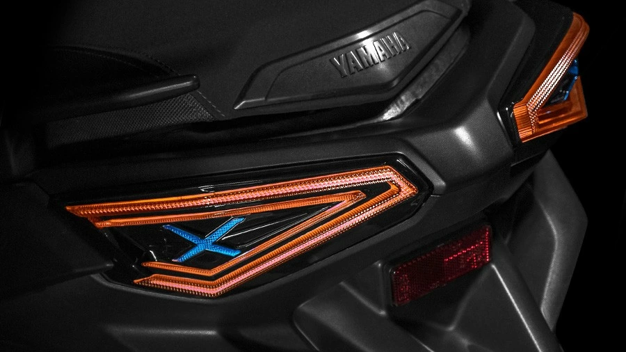 YAMAHA X MAX尾燈
