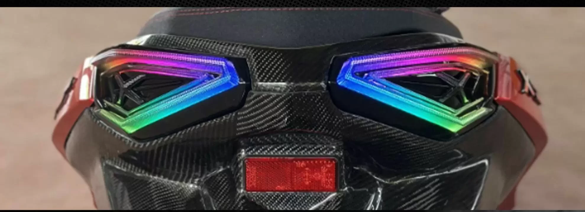 Lampu belakang XMAX aftermarket dari AJ untuk motor Yamaha